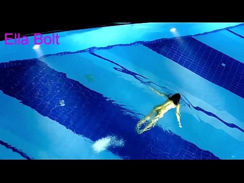 ❤️ මට නැරඹීම නැවැත්විය නොහැක, තරුණ රන්වන්තිය ELLA BOLT නිවාඩු නිකේතනයේ තටාකයේ නිරුවතින් පිහිනීමට හසු විය Porno si.ttsex.ru ❤