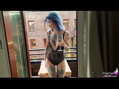 ❤️ අතිවිශිෂ්ට ගැහැණු ළමයා විවෘත අහස යට උගුරක් උරා බොමින් ආශාවෙන් කෙලවරයි Porno si.ttsex.ru ❤